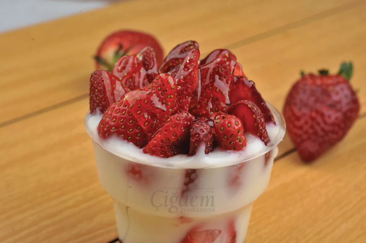 Çilekli Cup